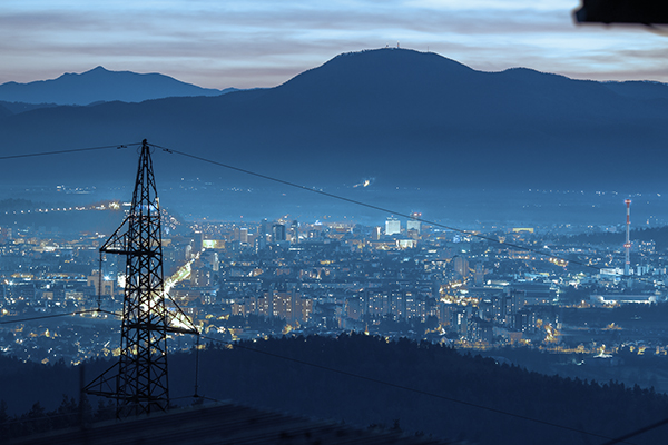 Как захранващите кабели HV, MV и LV осигуряват надеждно електрическо разпределение?